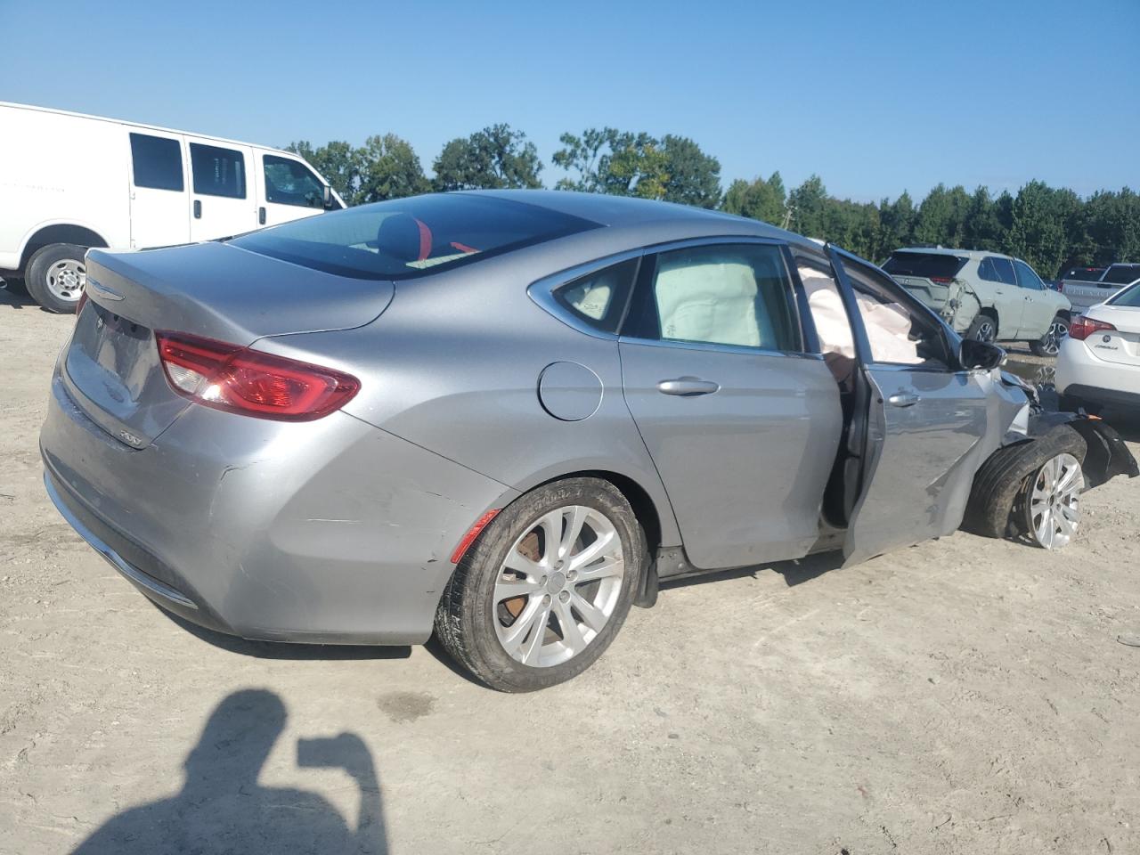 2016 Chrysler 200 - Image 3