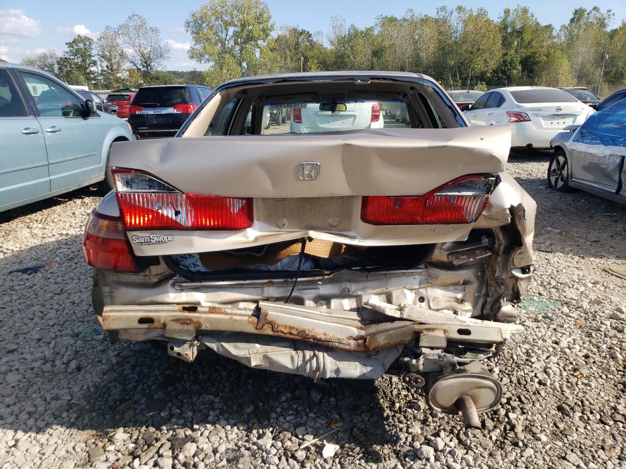 1HGCG5642YA050275 2000 Honda Accord Lx