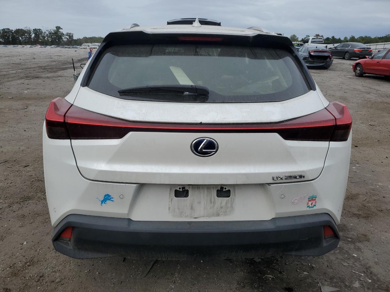 2022 Lexus Ux 250H Base VIN: JTHP9JBHXN2060522 Lot: 70833054