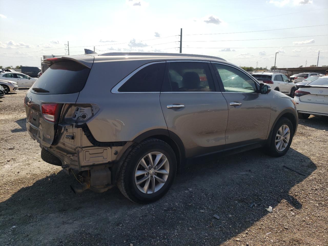 5XYPG4A3XHG239992 2017 Kia Sorento Lx