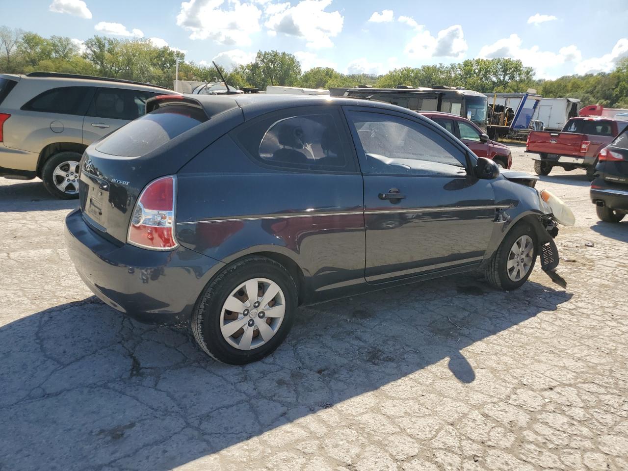 2009 Hyundai Accent - Image 3