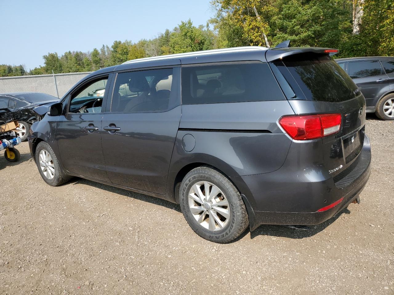 KNDMB5C11F6078855 2015 KIA SEDONA - Image 2