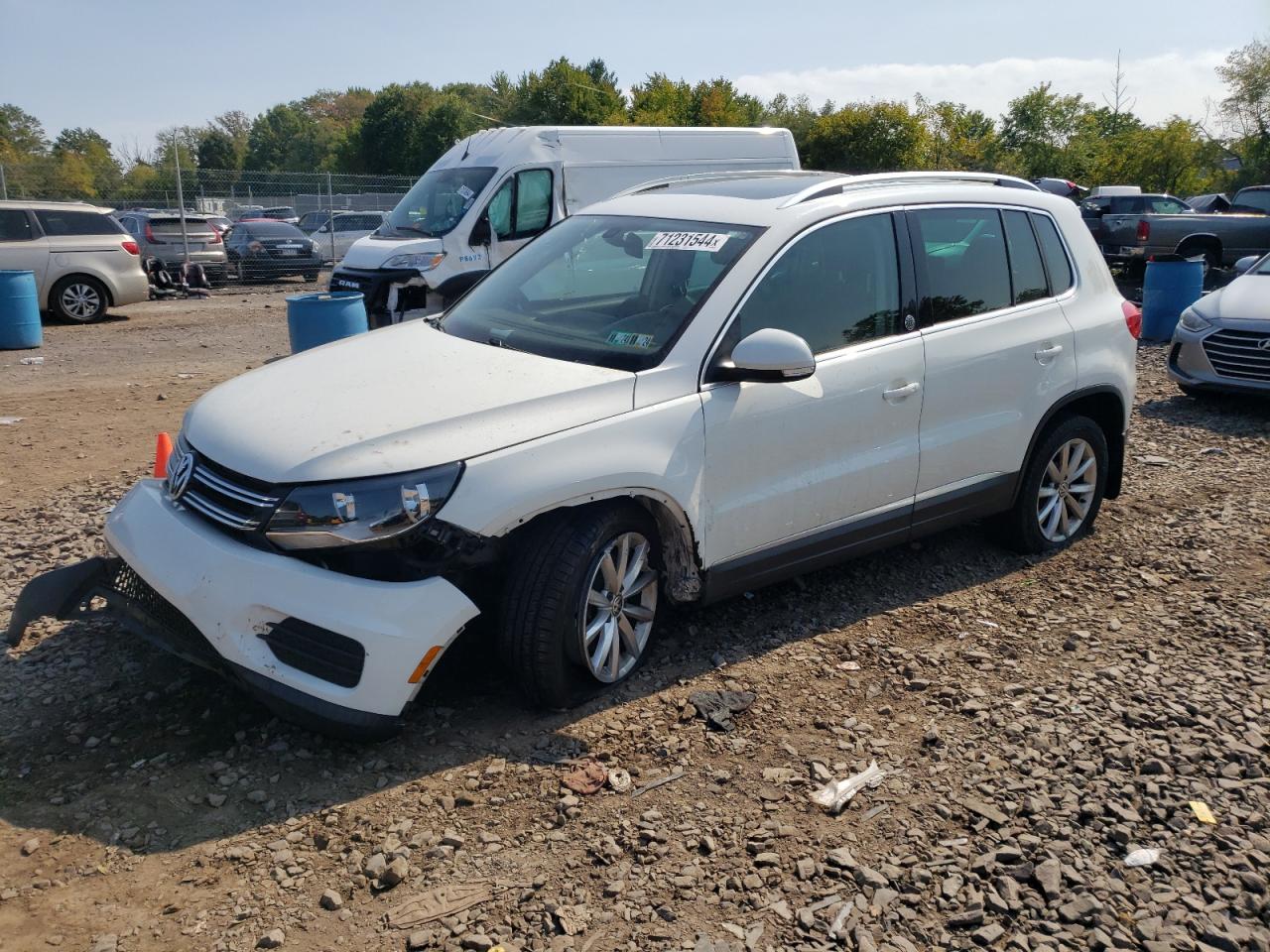 WVGSV7AX7HK003973 2017 VOLKSWAGEN TIGUAN - Image 1