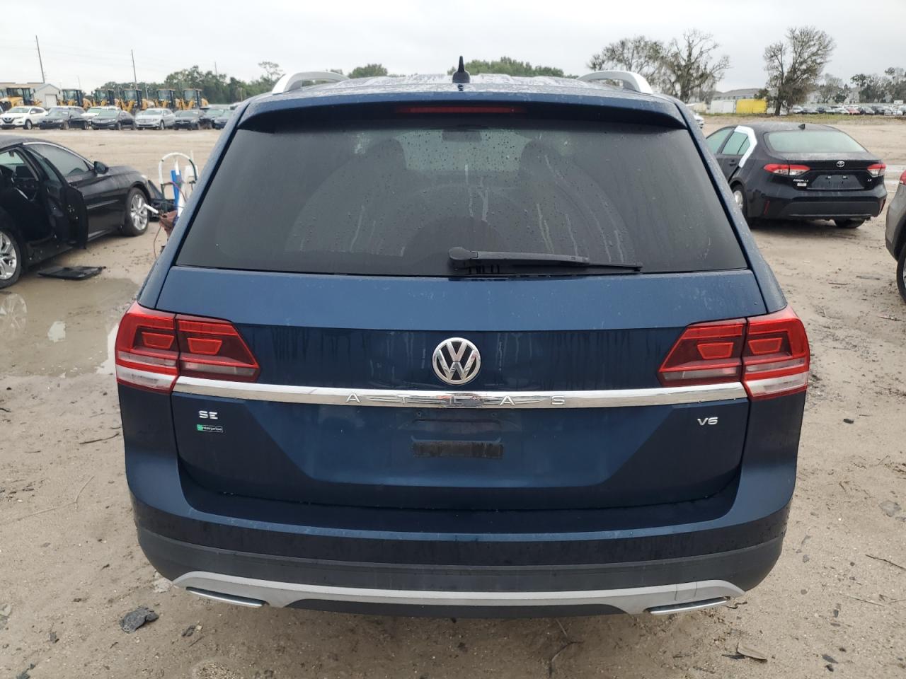 1V2CR2CA5JC569685 2018 Volkswagen Atlas Se