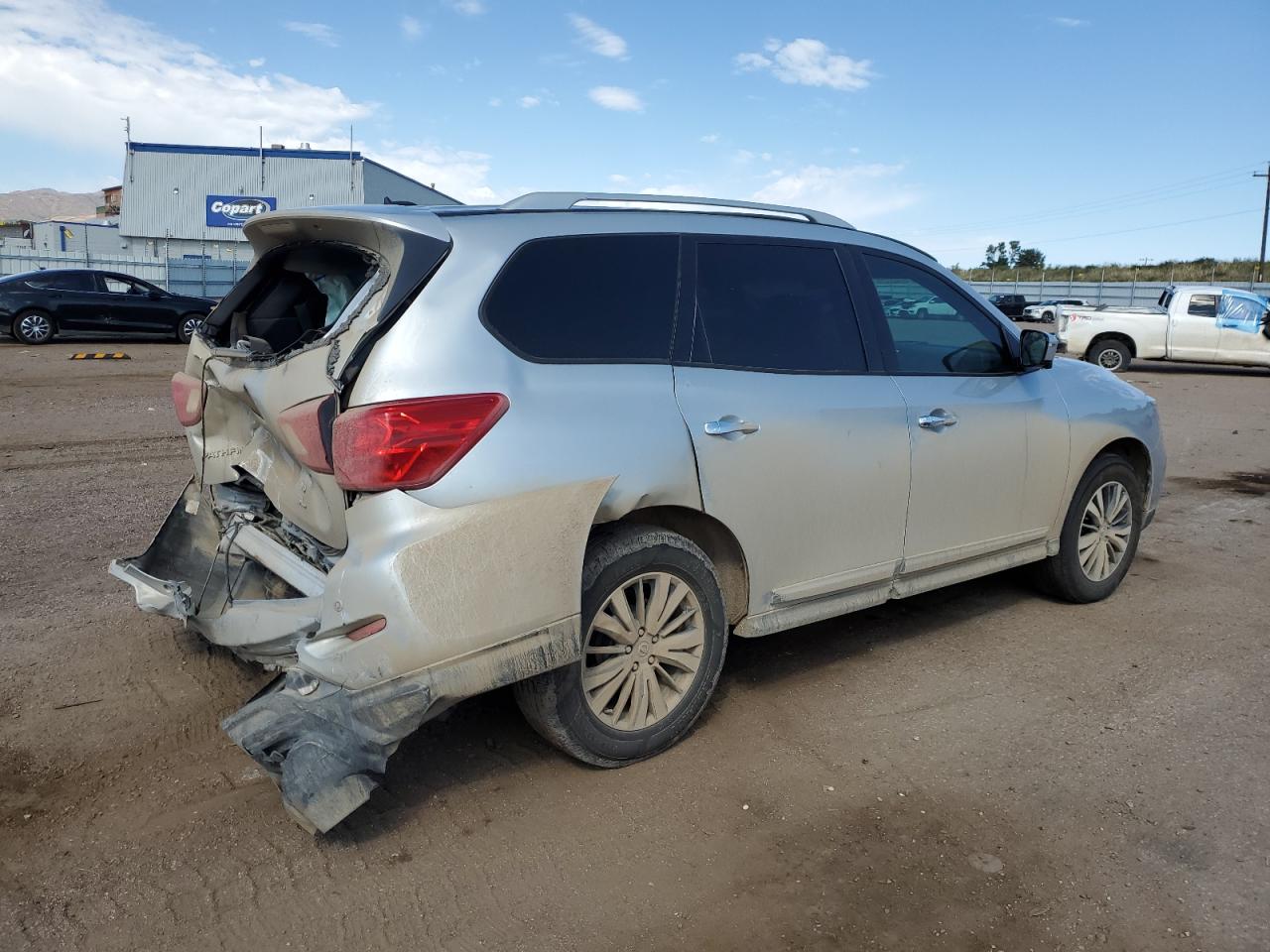 2017 Nissan Pathfinder - Image 3