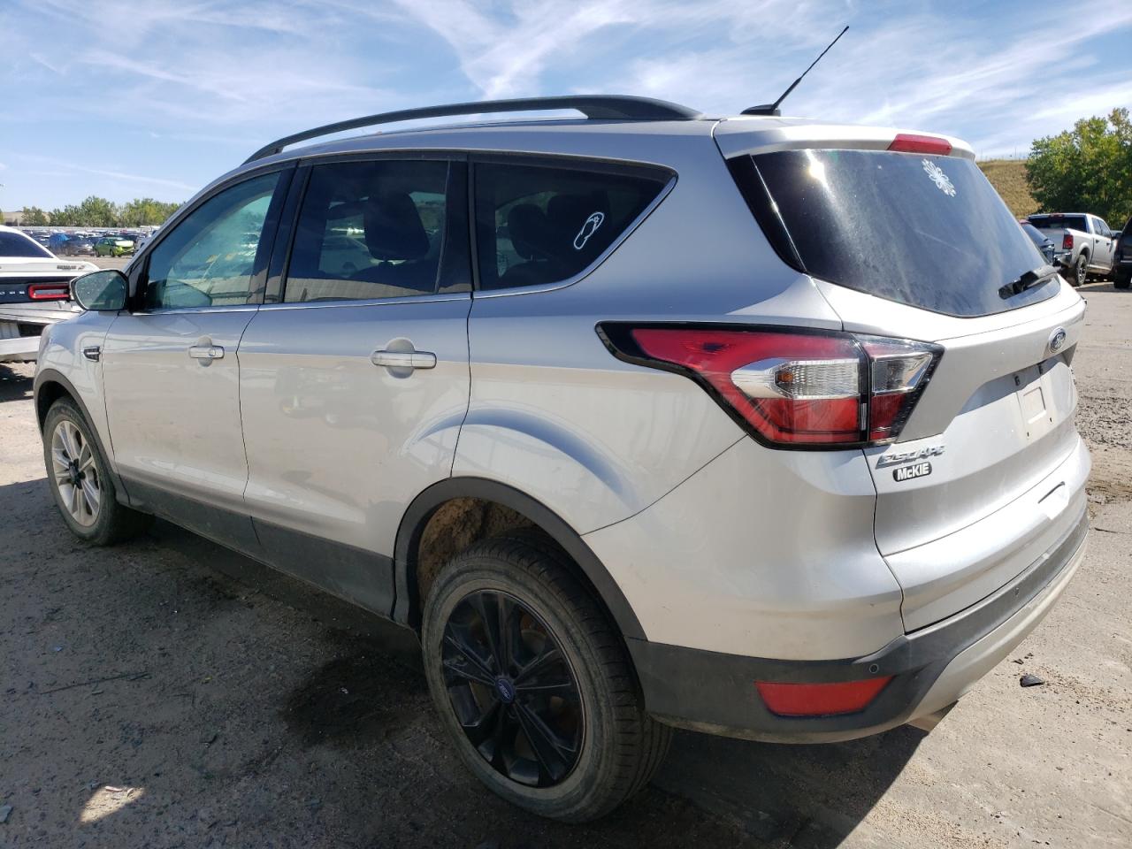 1FMCU9GD9JUD06375 2018 FORD ESCAPE - Image 2