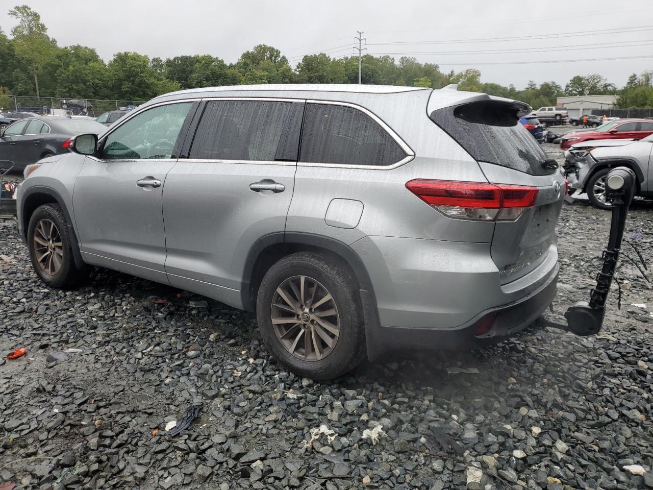 5TDJZRFHXHS522221 2017 TOYOTA HIGHLANDER - Image 2