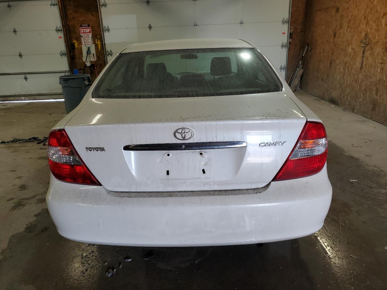 2004 Toyota Camry Le VIN: JTDBE32K240257399 Lot: 71058854