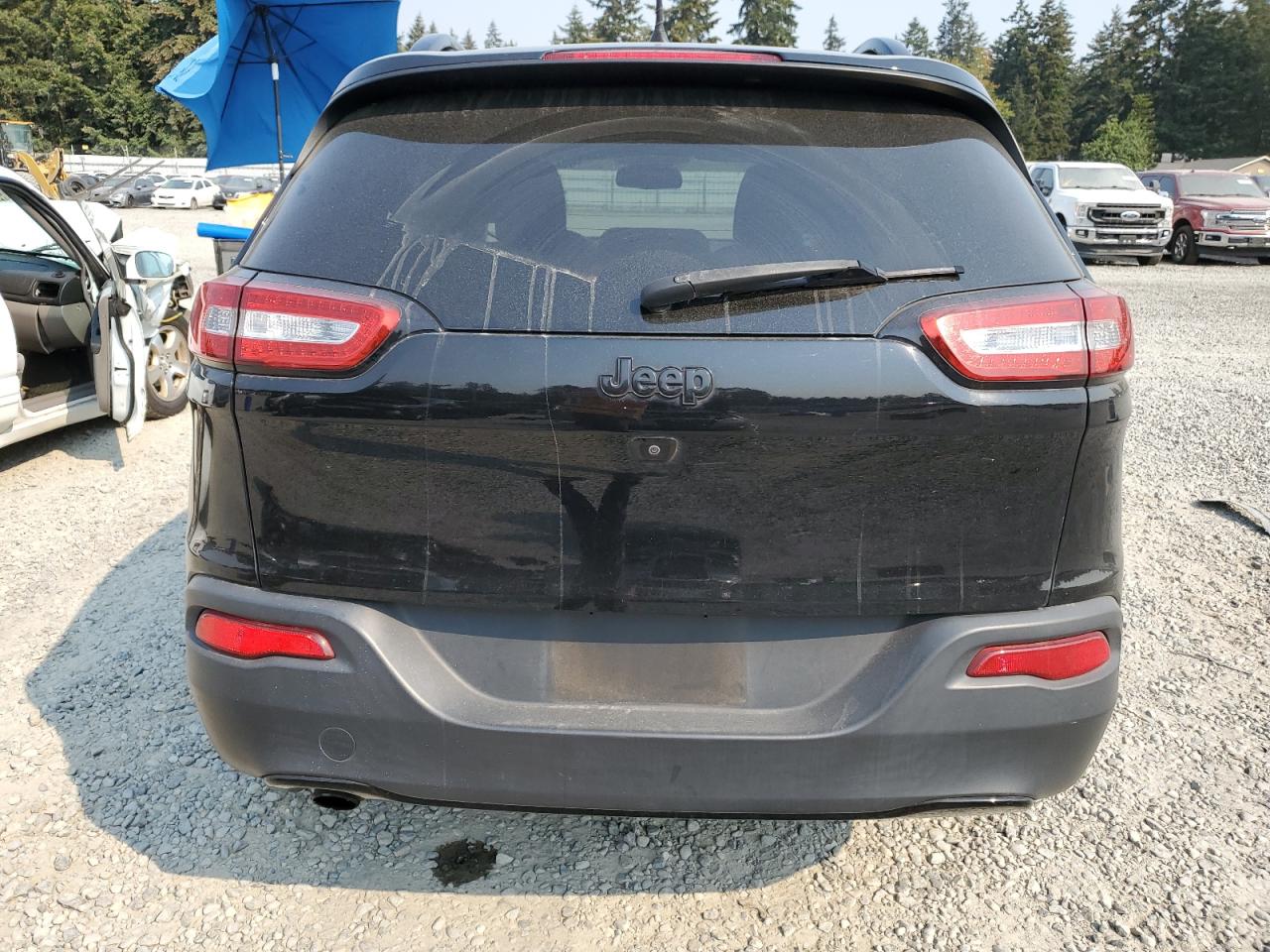 1C4PJLCB3JD621060 2018 Jeep Cherokee Latitude