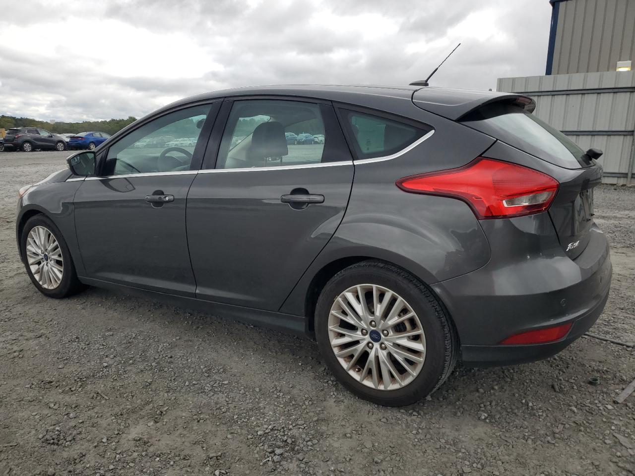 1FADP3N24JL276647 2018 FORD FOCUS - Image 2