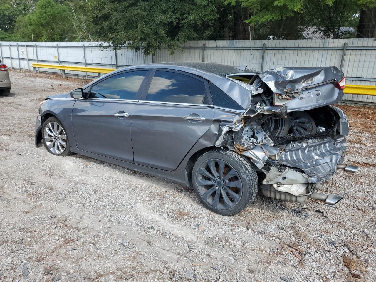 2011 Hyundai Sonata - Image 2