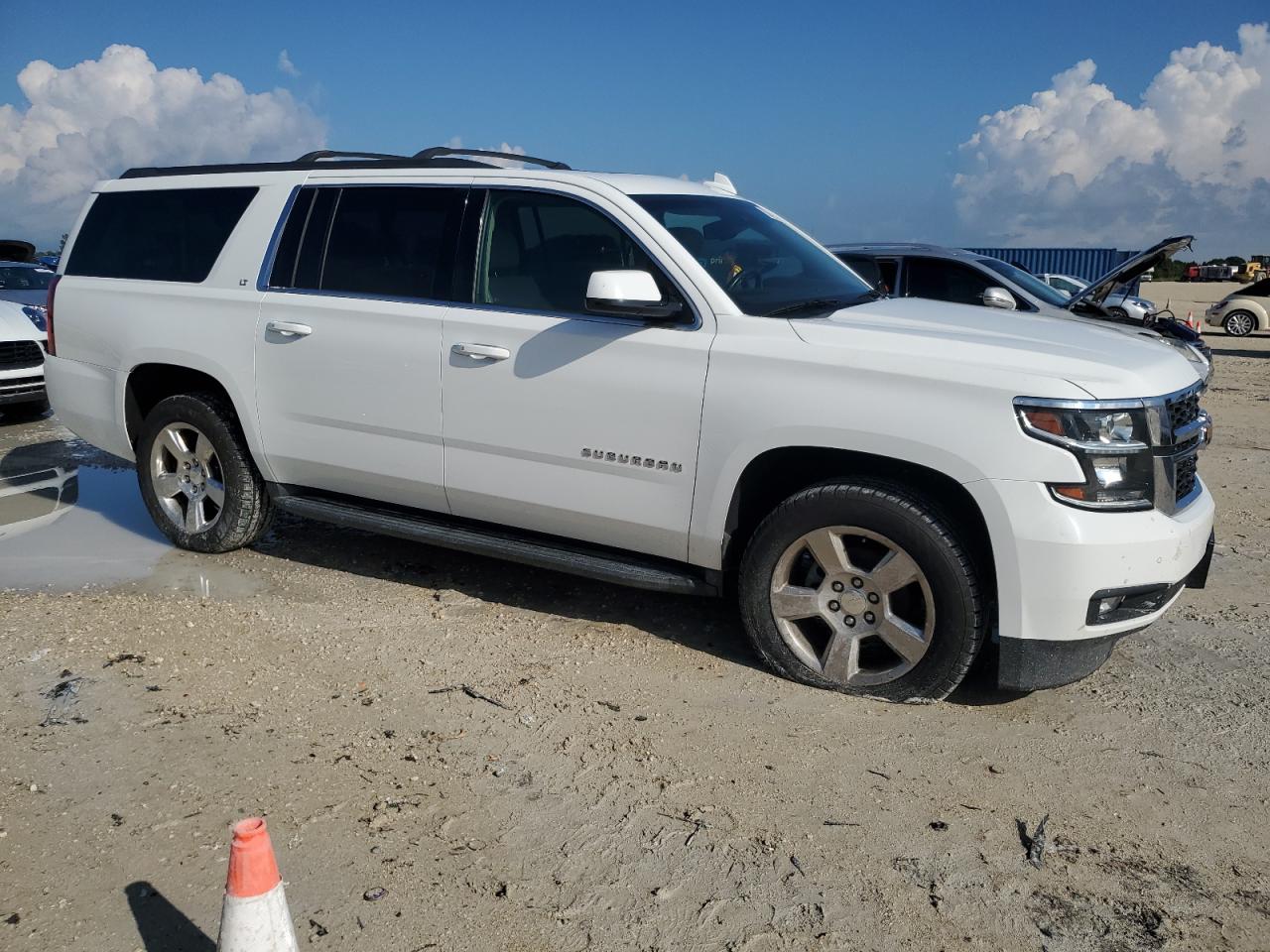 2016 Chevrolet Suburban - Image 4