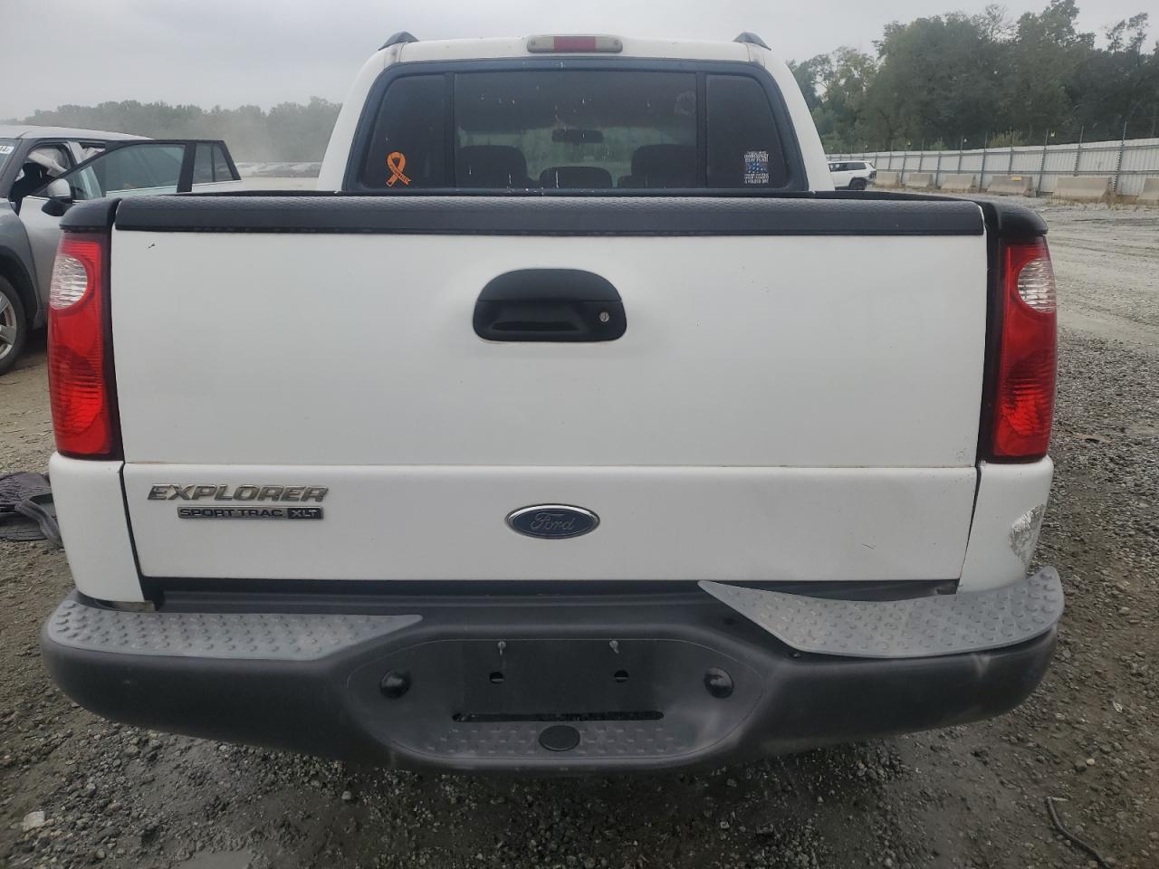 2004 Ford Explorer - Image 6