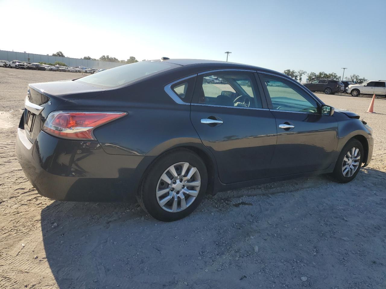 2015 Nissan Altima - Image 3