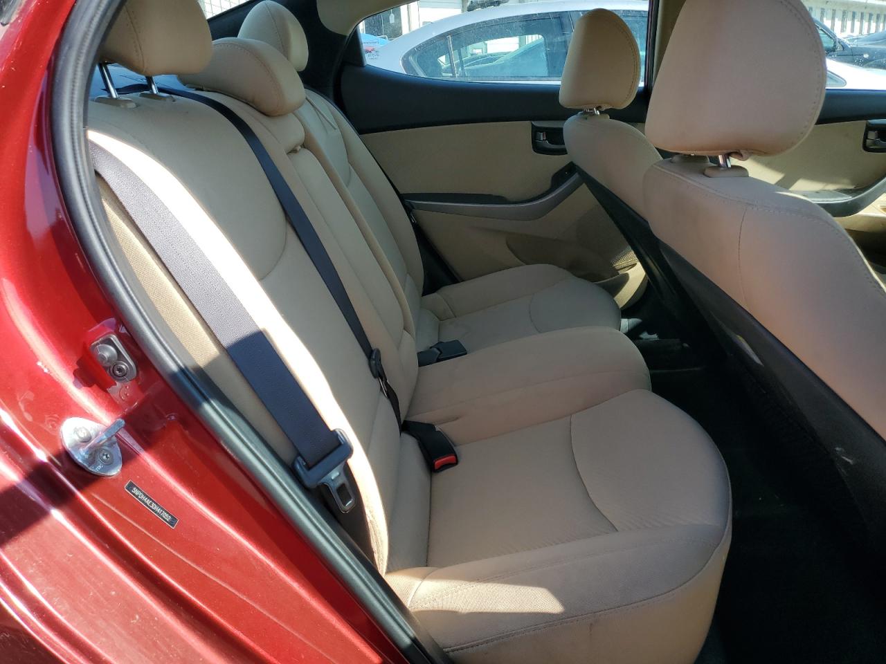 2013 Hyundai Elantra - Image 10