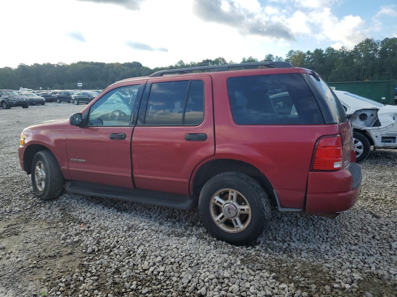 2004 Ford Explorer - Image 2