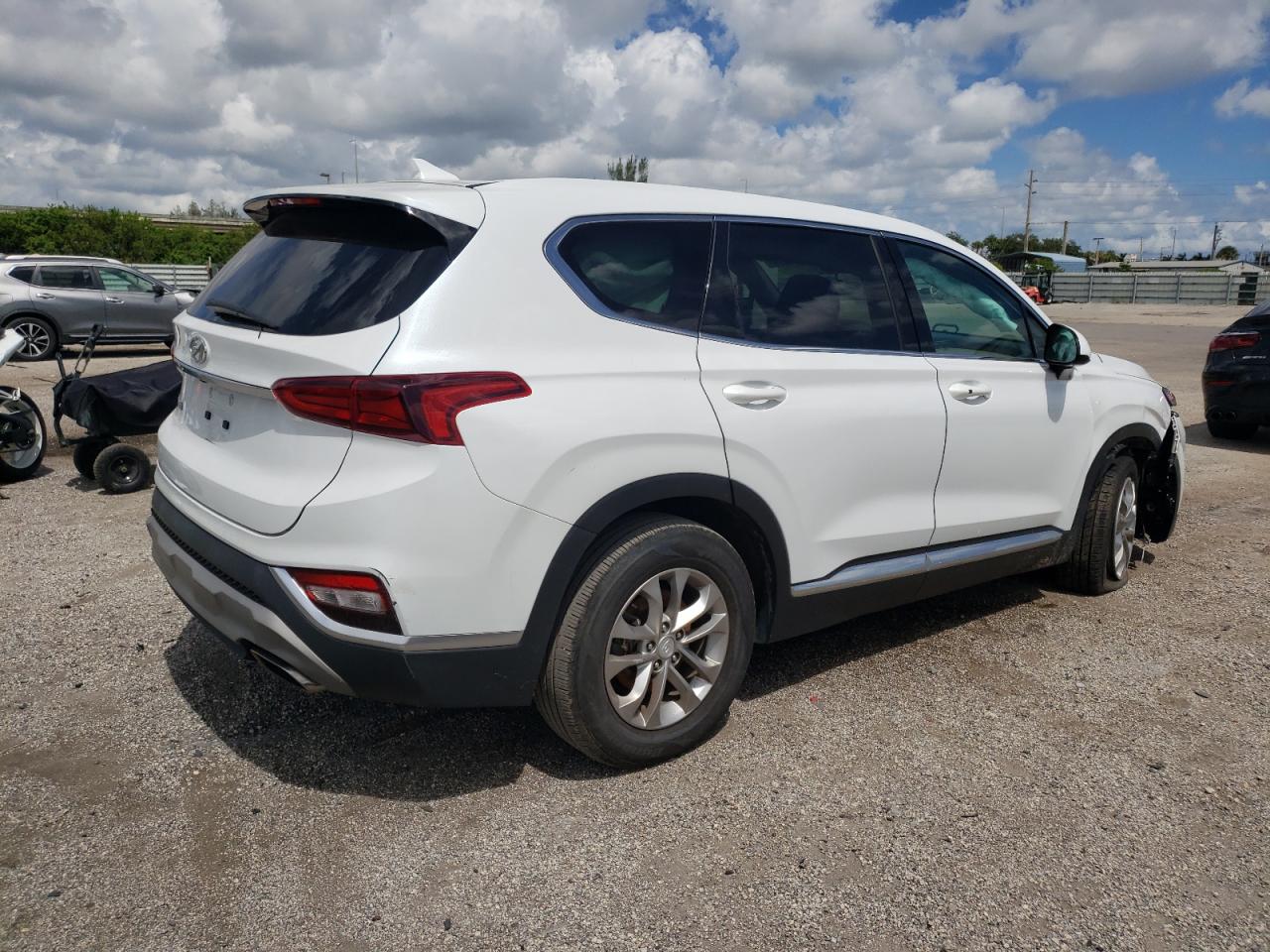 2020 Hyundai Santa Fe - Image 3