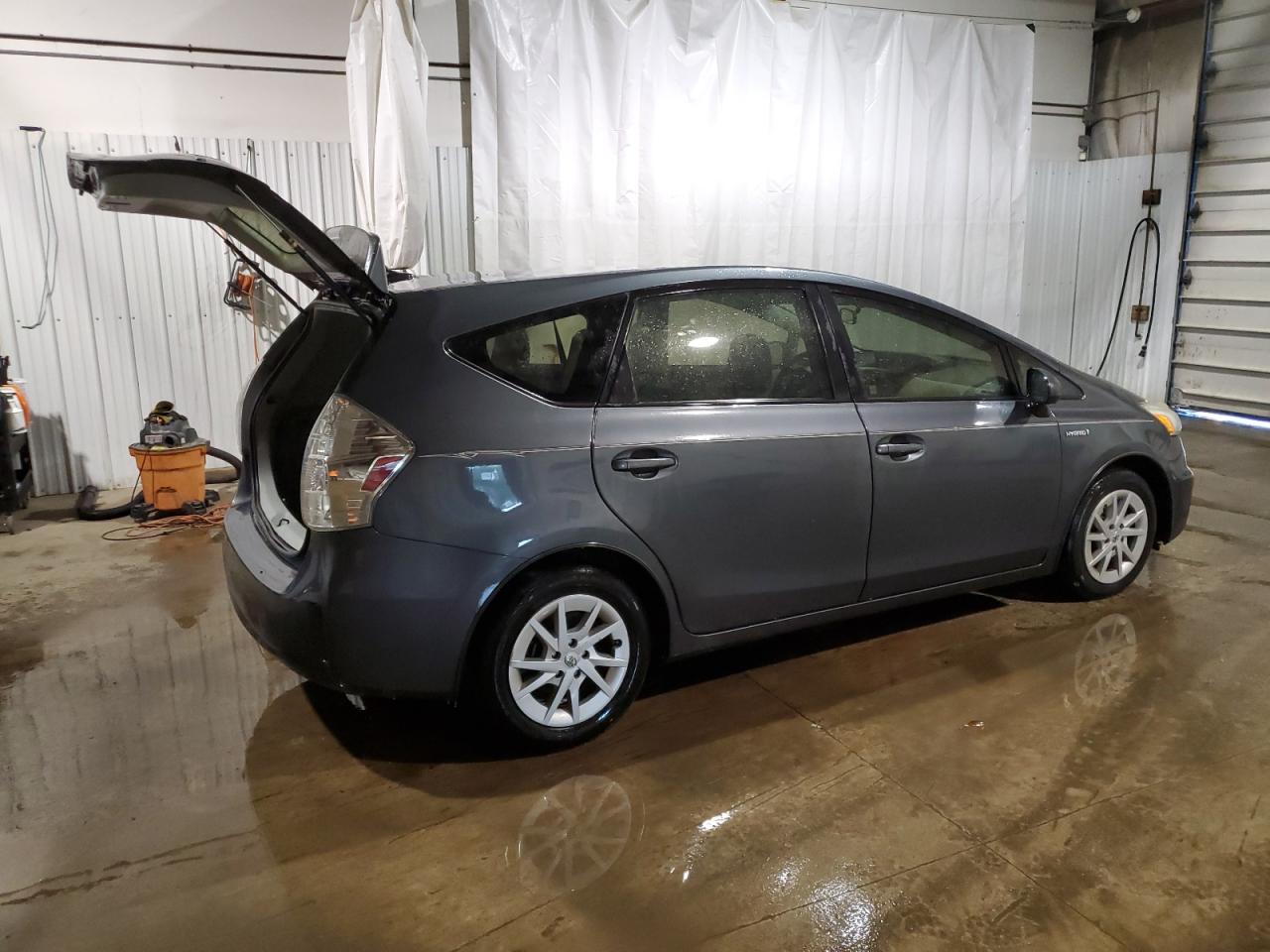 VIN JTDZN3EU1D3246002 2013 TOYOTA PRIUS no.3