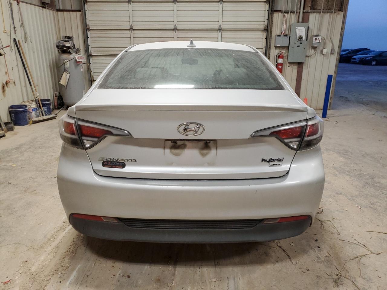2017 Hyundai Sonata Hybrid VIN: KMHE34L15HA048006 Lot: 69826364
