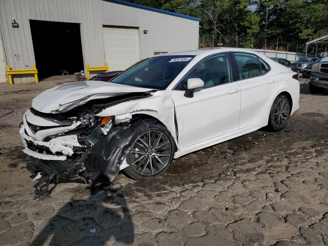 4T1G11AK2RU214121 2024 TOYOTA CAMRY - Image 1