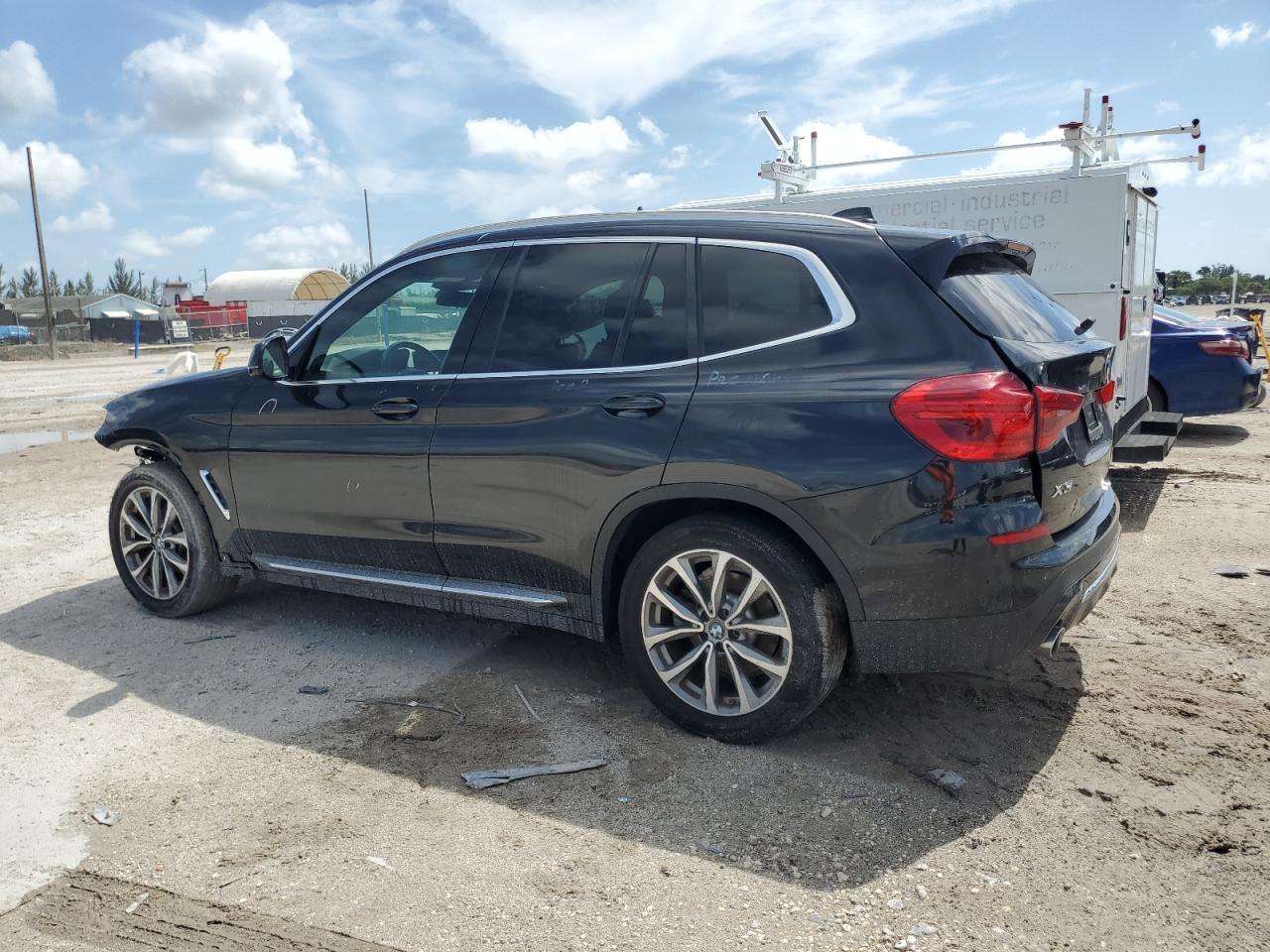 5UXTR7C57KLF37003 2019 BMW X3 - Image 2