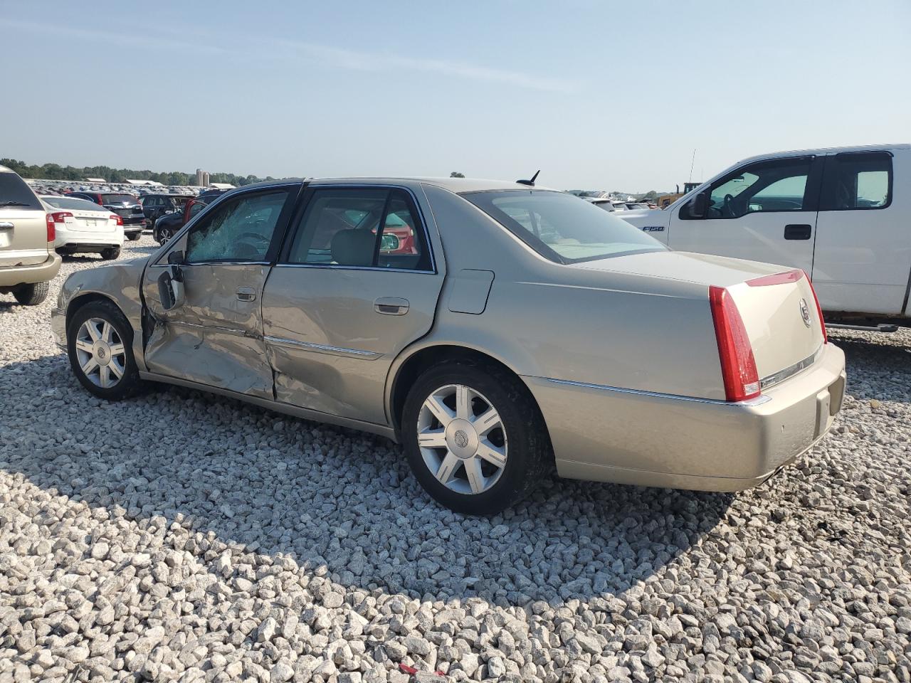 2007 Cadillac DTS - Image 2