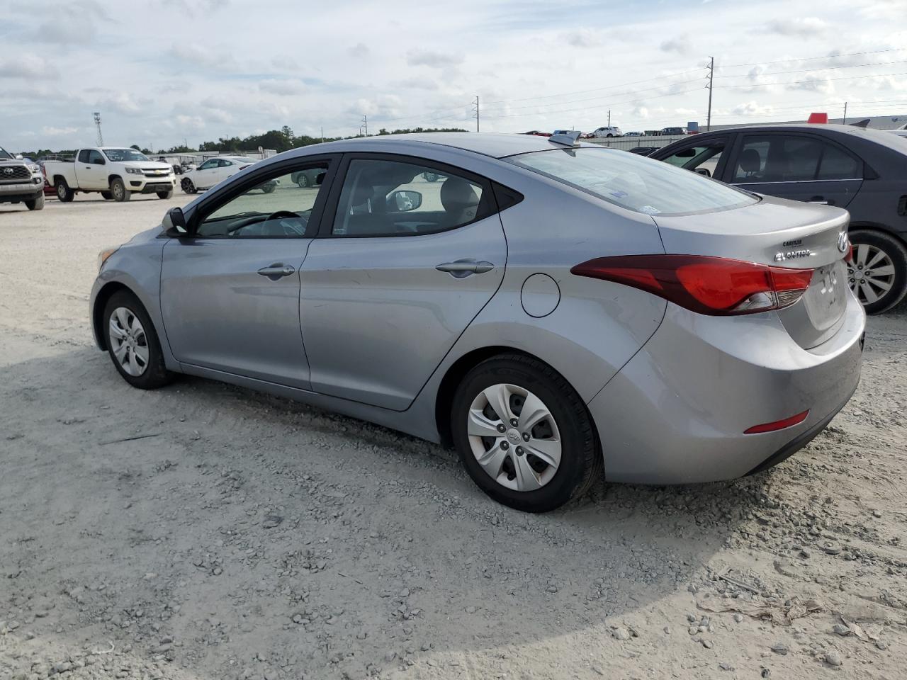 2016 Hyundai Elantra - Image 2