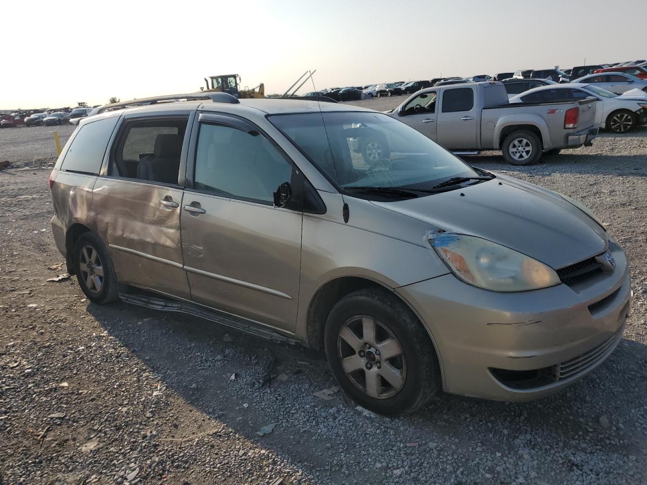 2004 Toyota Sienna - Image 4