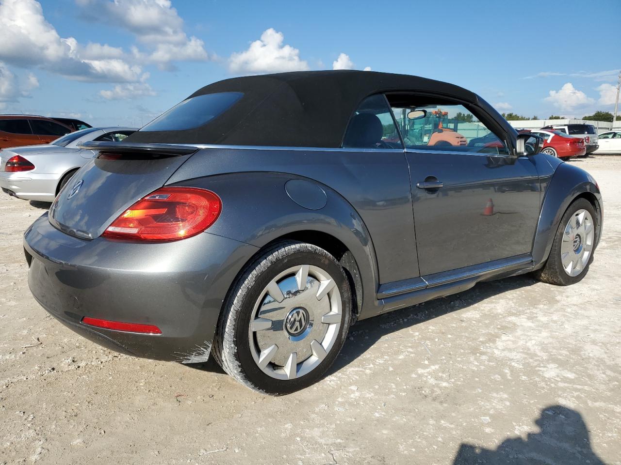 2013 Volkswagen Beetle - Image 3