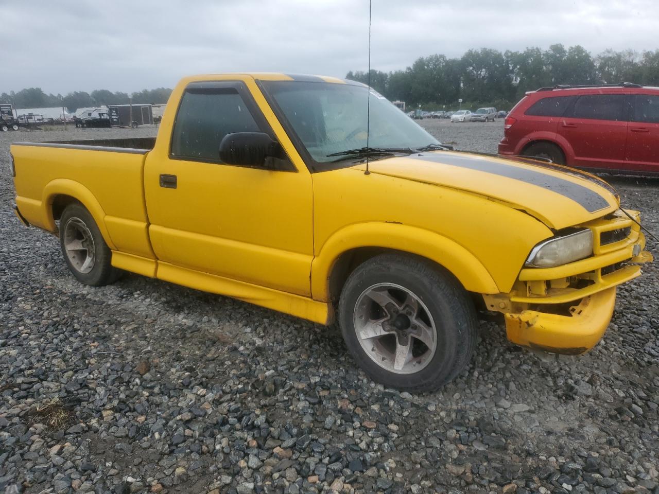 2003 Chevrolet S-10 Pickup - Image 4