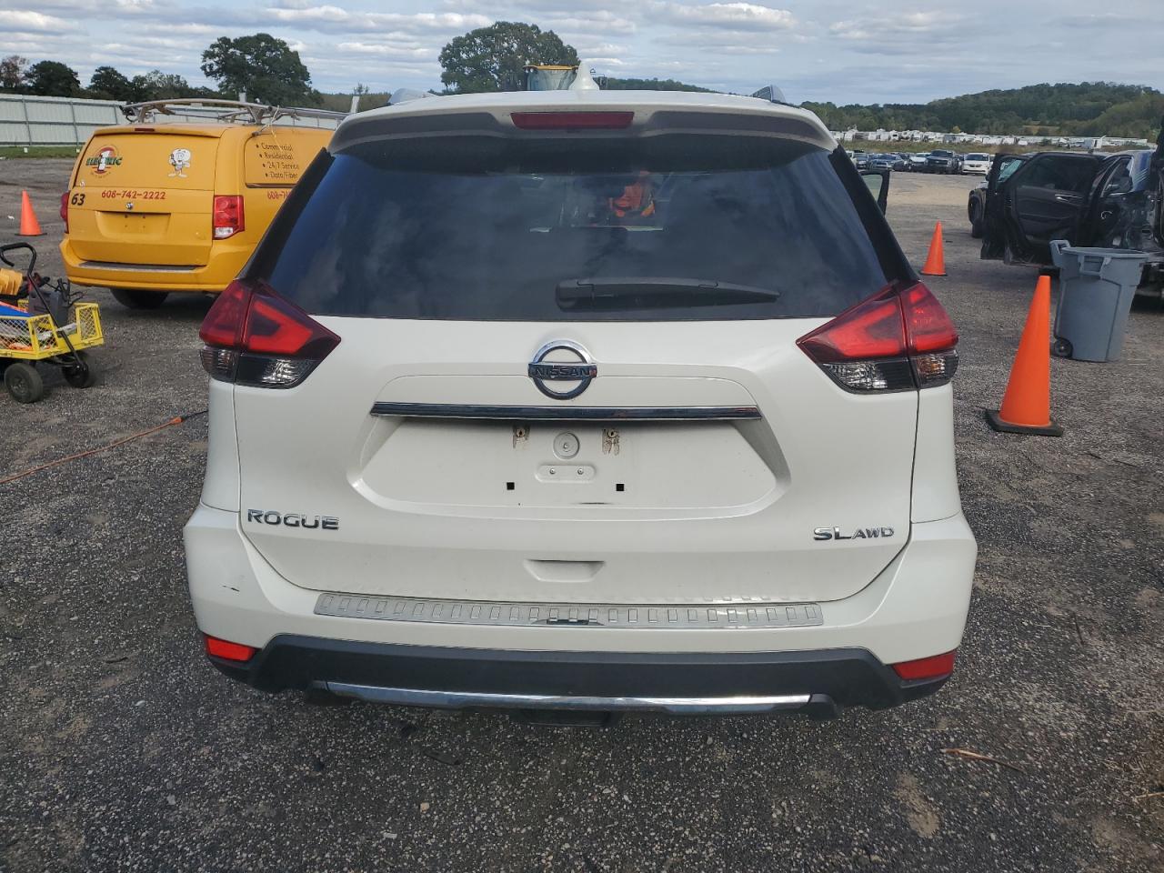 2017 Nissan Rogue Sv VIN: 5N1AT2MV1HC834930 Lot: 72570724