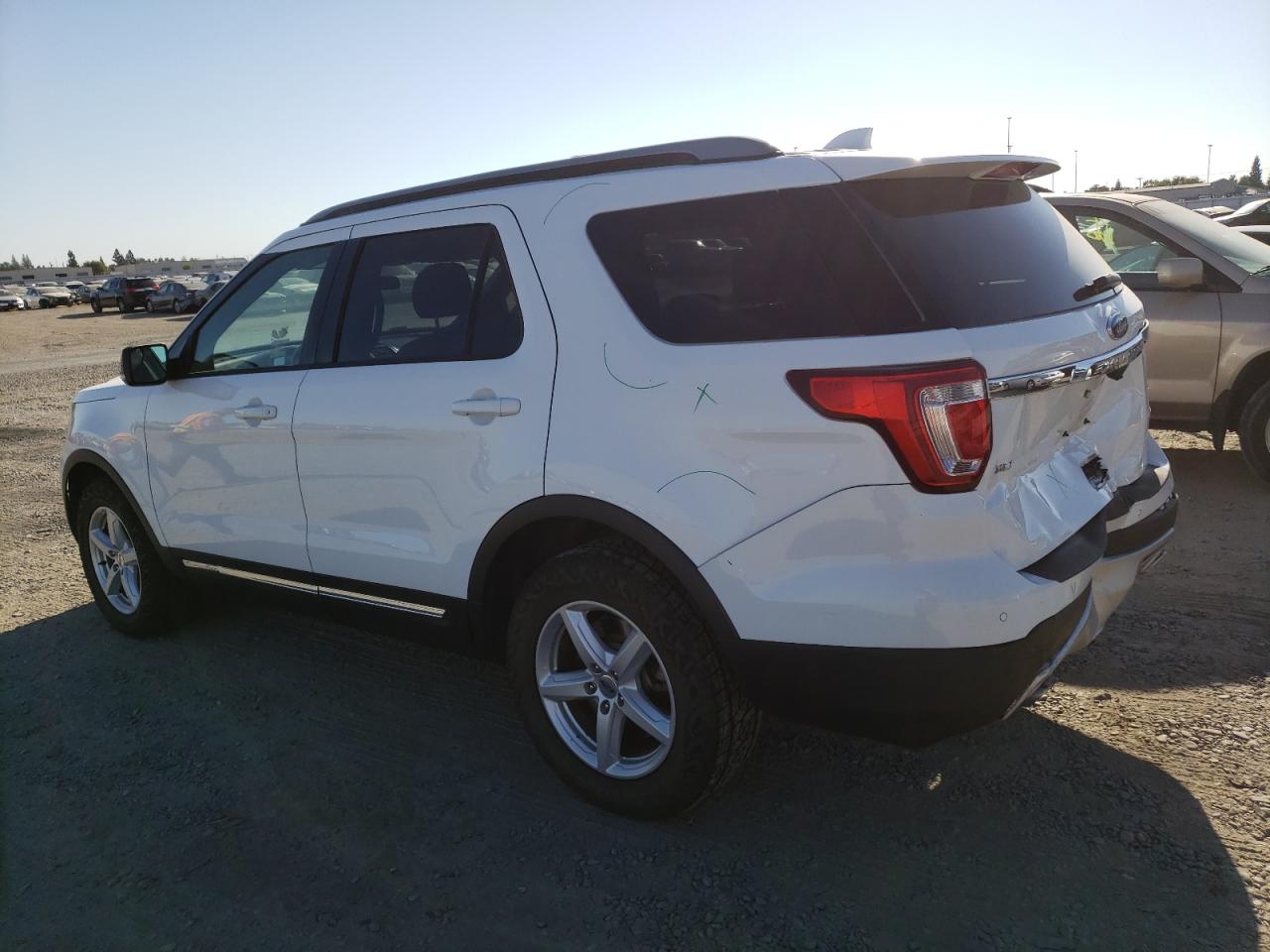 1FM5K8D86HGE39197 2017 FORD EXPLORER - Image 2