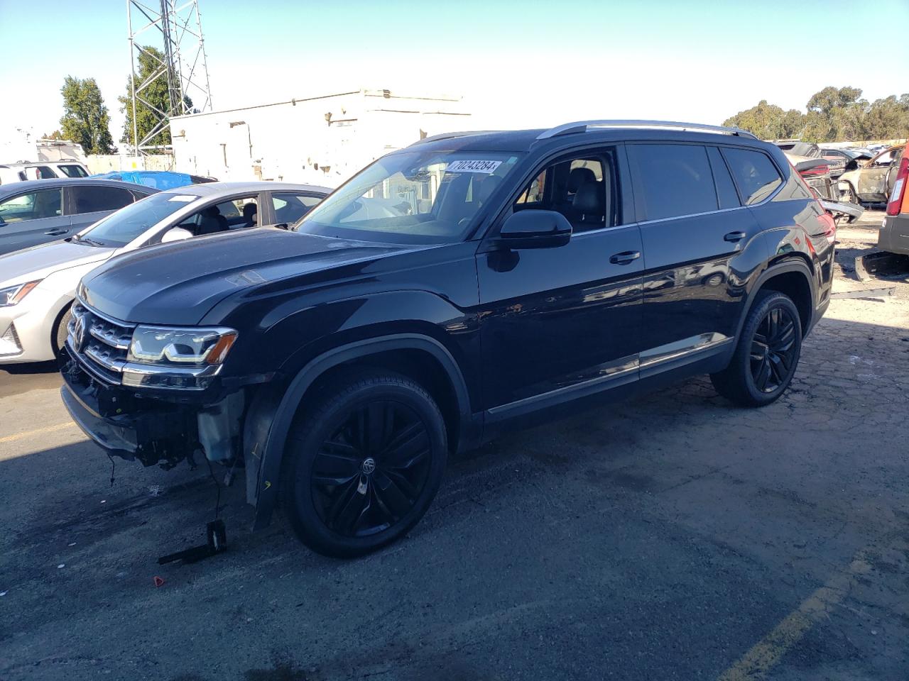 1V2MR2CA2JC585248 2018 VOLKSWAGEN ATLAS - Image 1