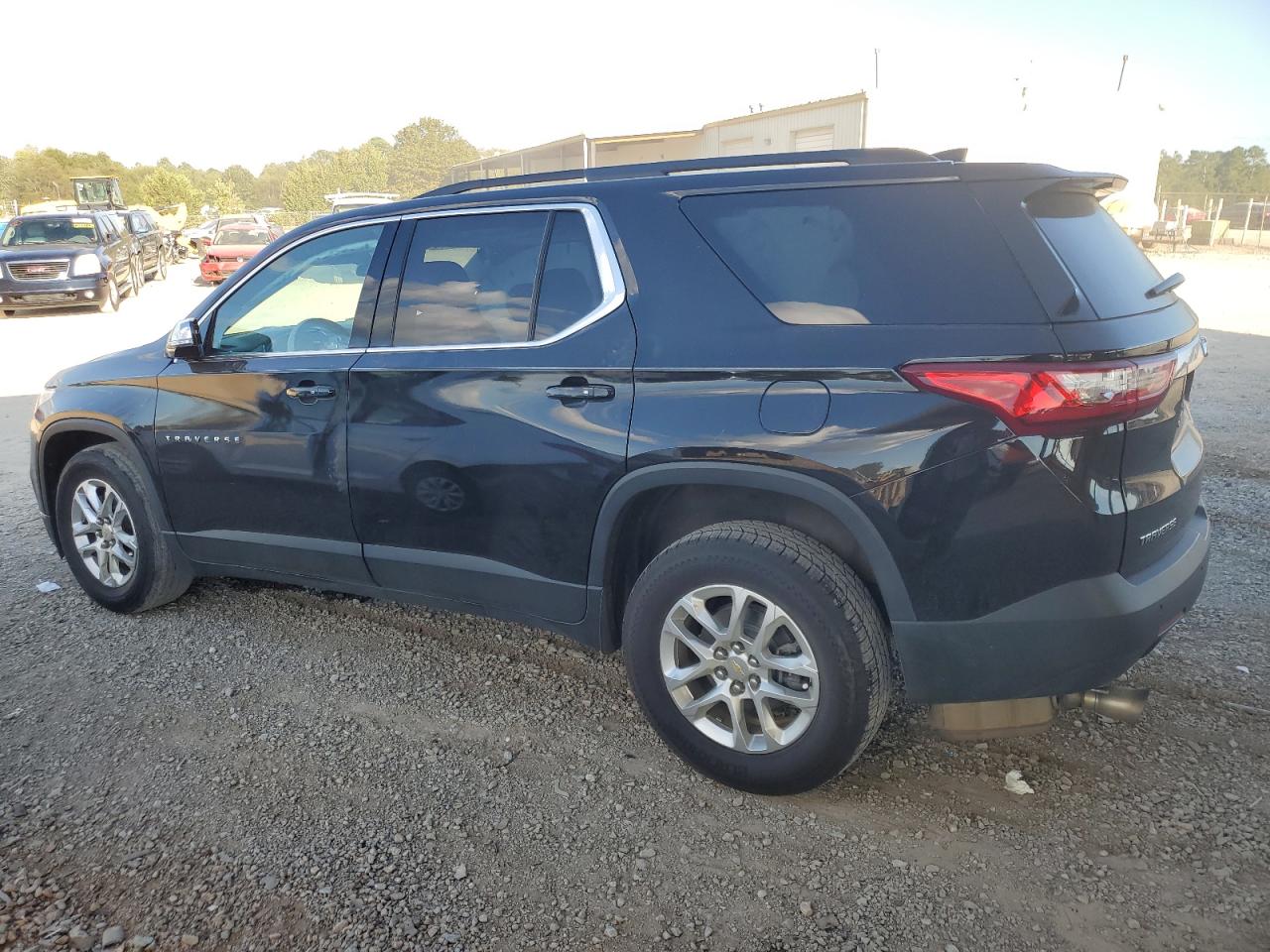 VIN 1GNERGKW7KJ215806 2019 CHEVROLET TRAVERSE no.2