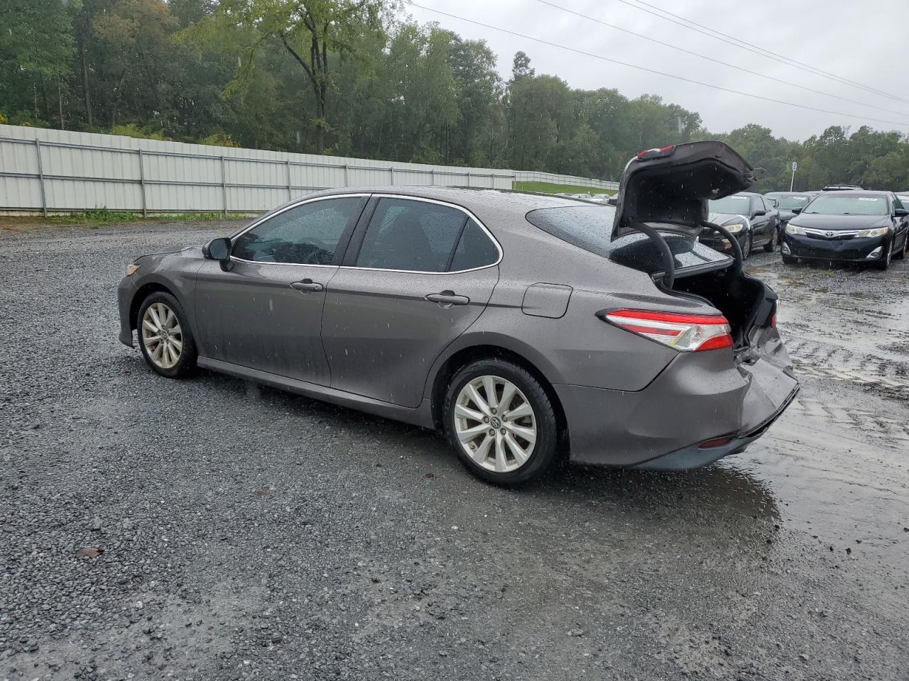 2018 Toyota Camry L VIN: 4T1B11HK7JU572285 Lot: 73092514