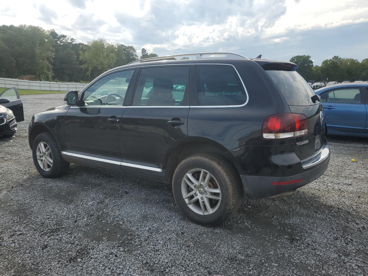 2009 Volkswagen Touareg - Image 2