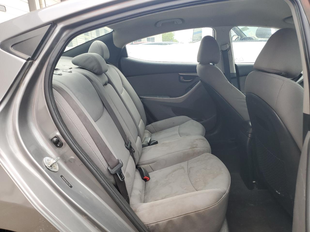 2013 Hyundai Elantra - Image 10