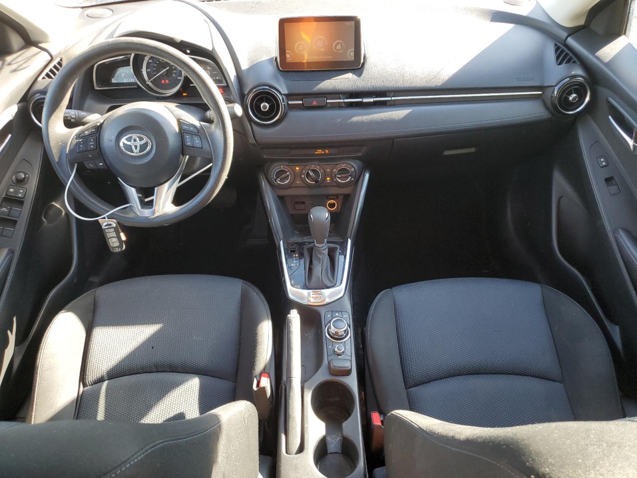 3MYDLBYV7HY173733 2017 Toyota Yaris Ia