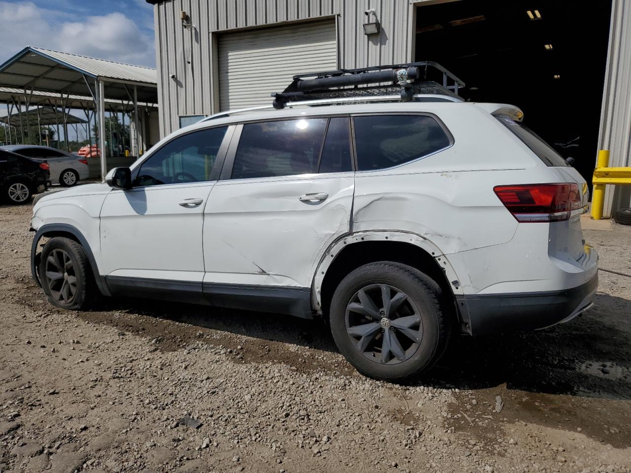 1V2AR2CA3JC521674 2018 VOLKSWAGEN ATLAS - Image 2