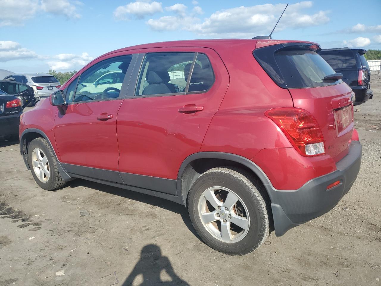 KL7CJPSB5FB067754 2015 CHEVROLET TRAX - Image 2