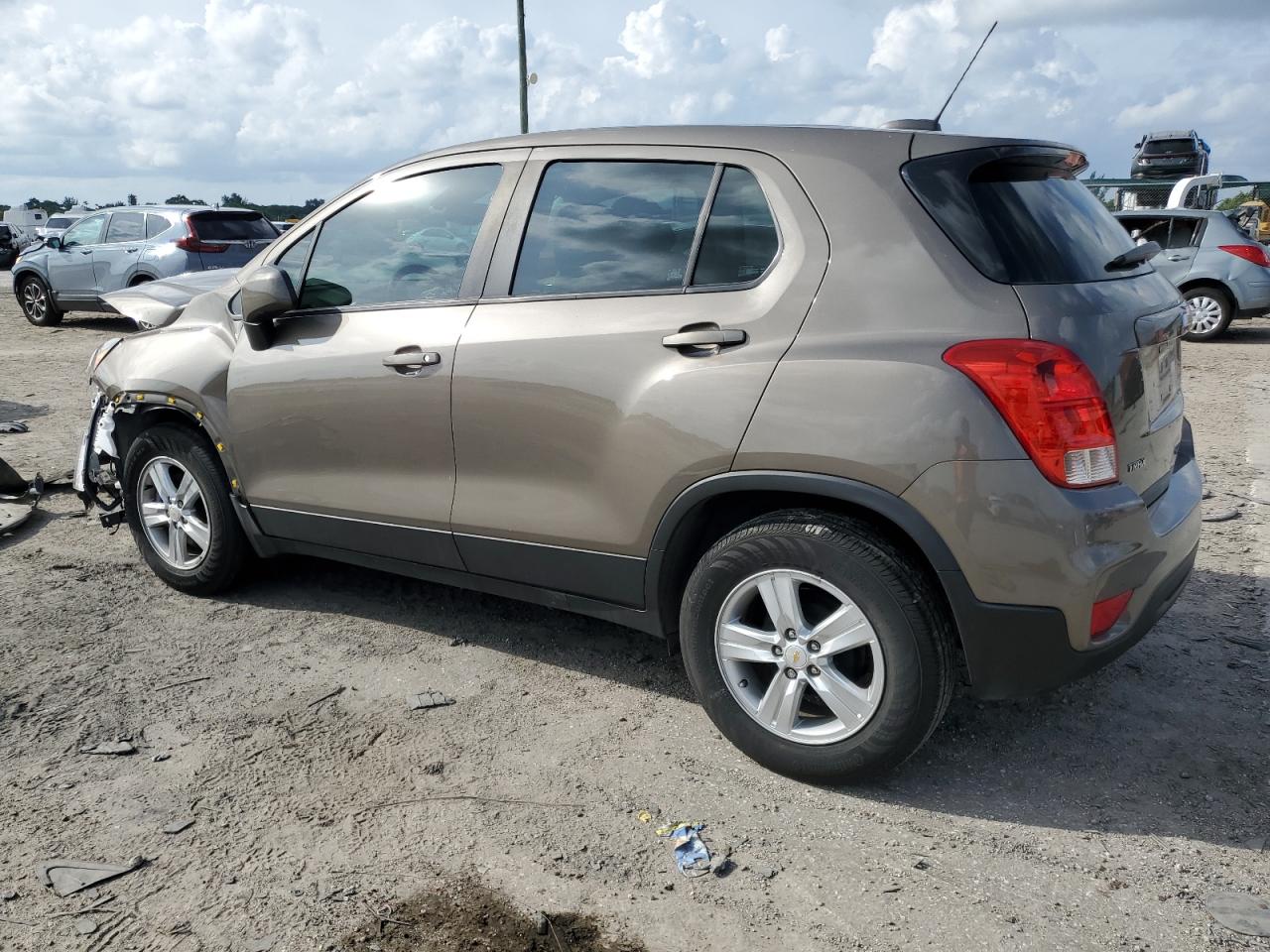 KL7CJKSB7LB340823 2020 CHEVROLET TRAX - Image 2