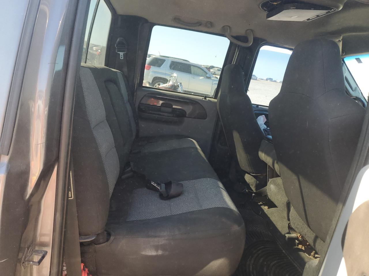 2003 Ford F250 - Image 10