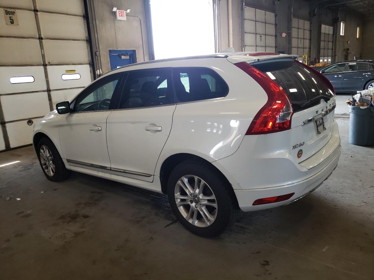 YV440MDK9G2923304 2016 VOLVO XC60 - Image 2