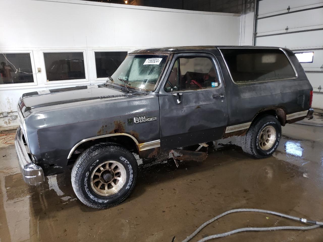 3B4GW02Y2JM839238 DODGE RAMCHARGER Photo 1