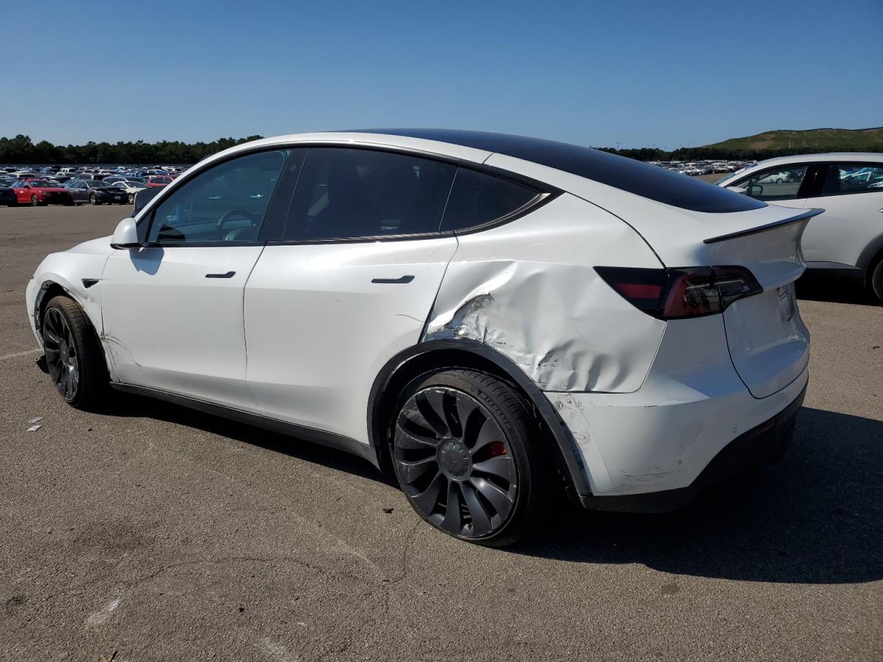 7SAYGDEF3NF537332 2022 TESLA MODEL Y - Image 2