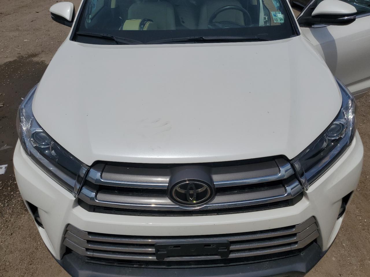 5TDDZRFH9JS844450 2018 Toyota Highlander Limited