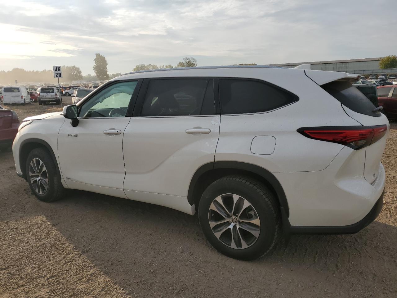 2020 Toyota Highlander - Image 2