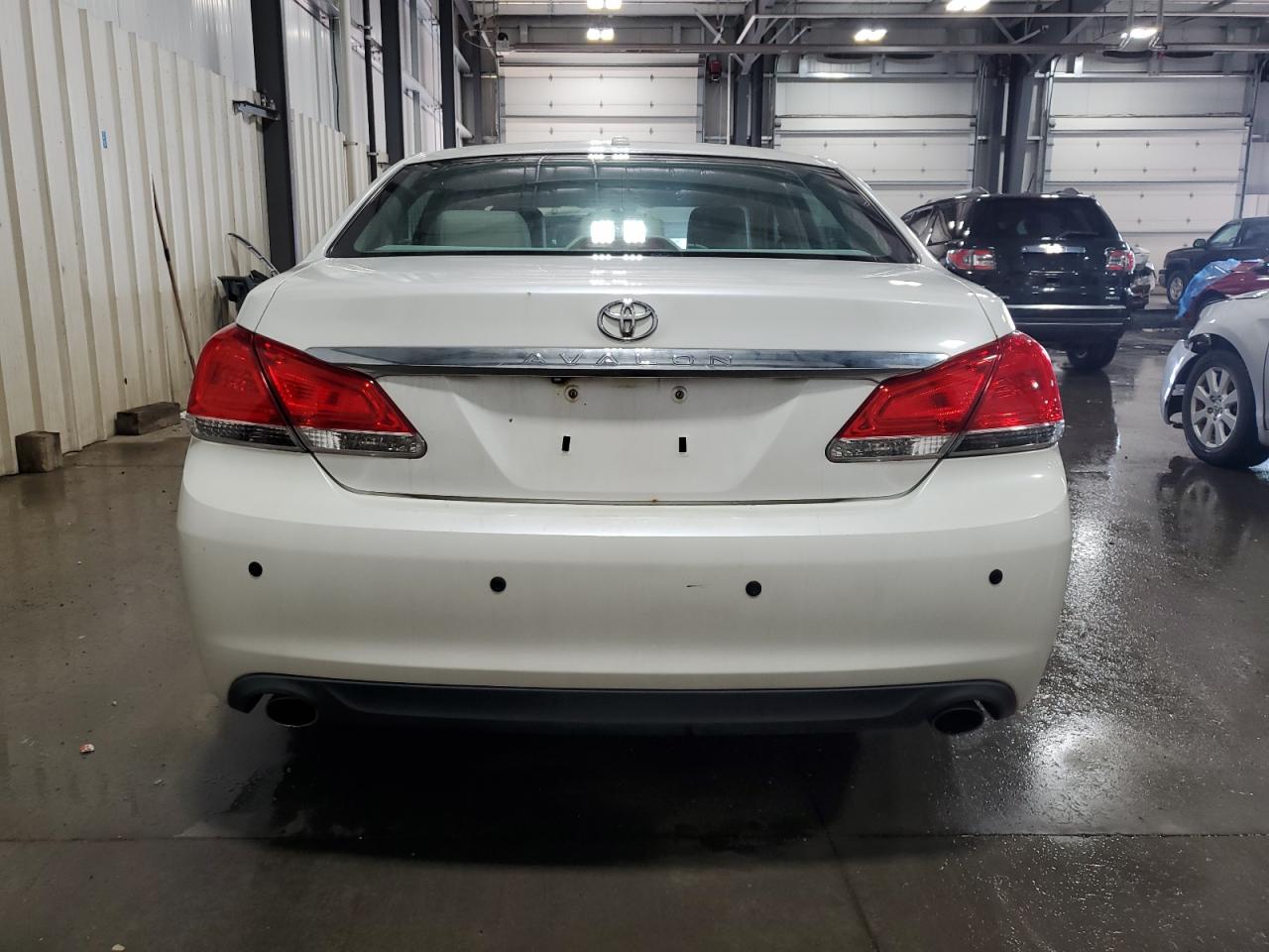 2012 Toyota Avalon - Image 6