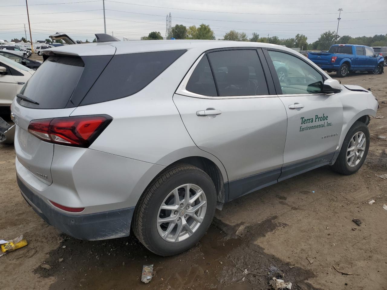 2022 Chevrolet Equinox - Image 3