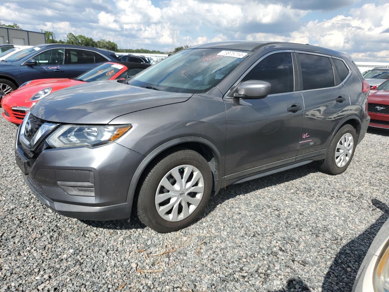 5N1AT2MT4HC742564 2017 NISSAN ROGUE - Image 1